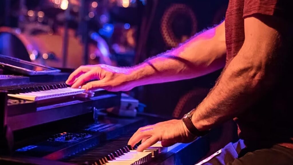 Bill Mckay playing a Hammond Organ