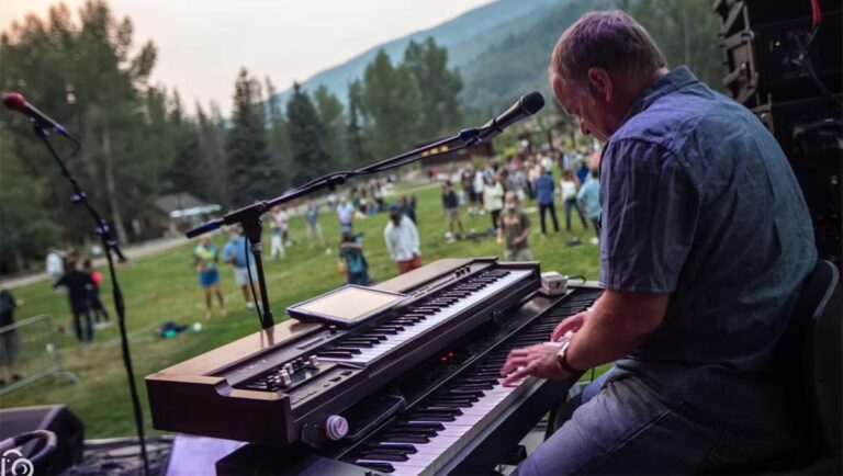 Bill Mckay playing keyboard live